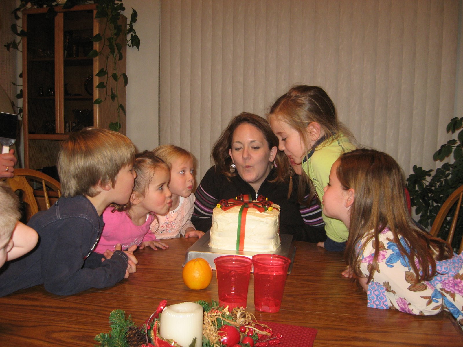 [Mark,+Ashlyn,+Rachel,+Amy,+Erin+and+Maggie+blowing+out+candles.jpg]
