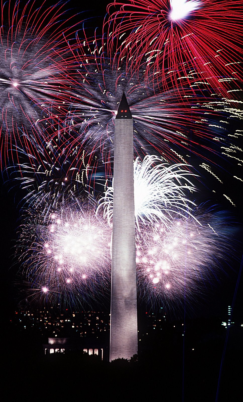 [Fourth_of_July_fireworks_behind_the_Washington_Monument%2C_1986[1].jpg]