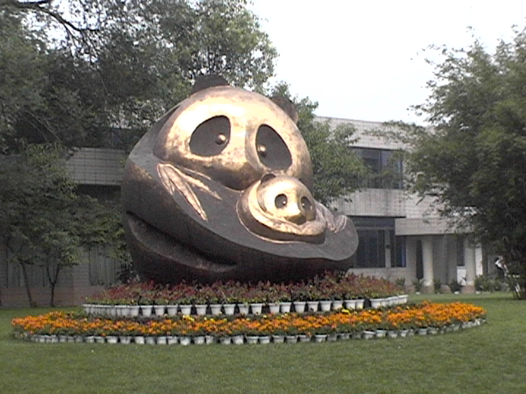 [Chengdu+-+Panda+Statue.JPG]