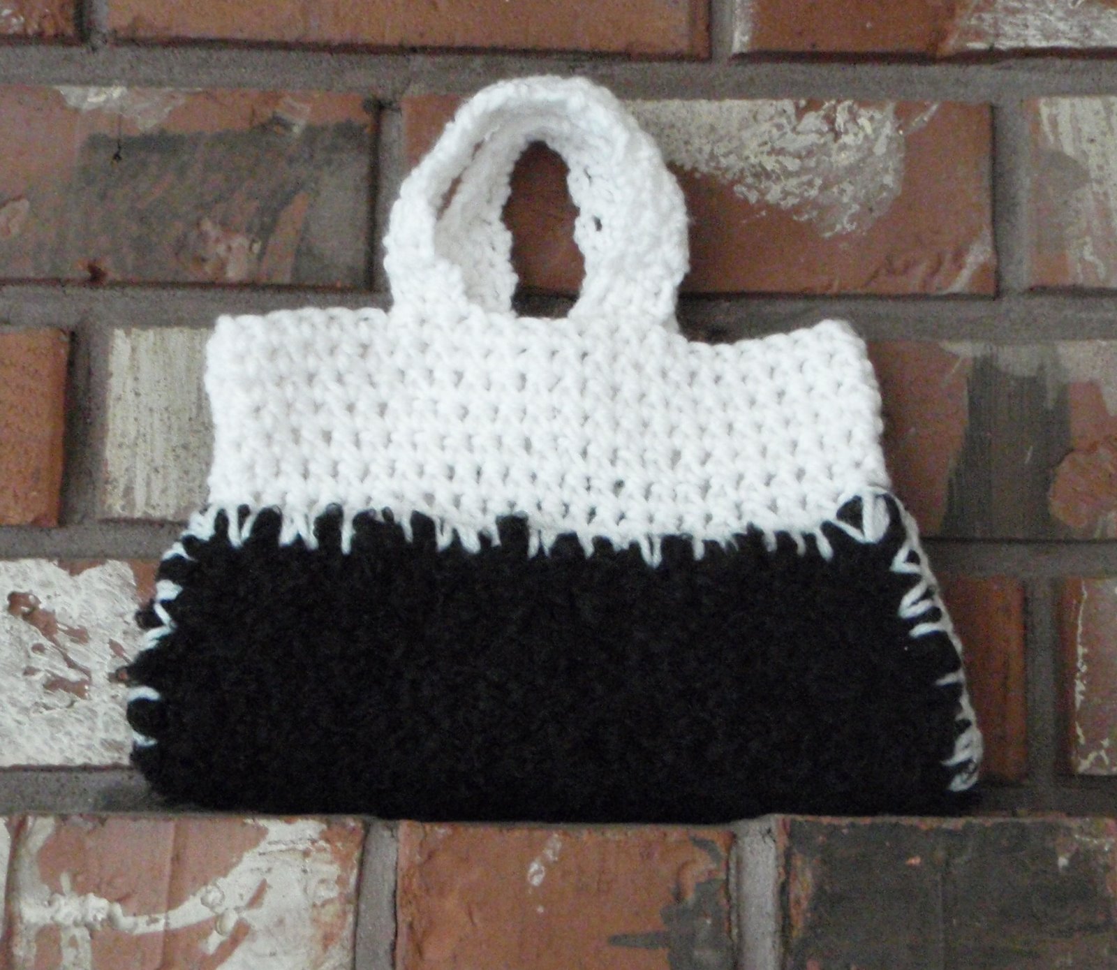[Black+white+knit+crochet+bag.jpg]