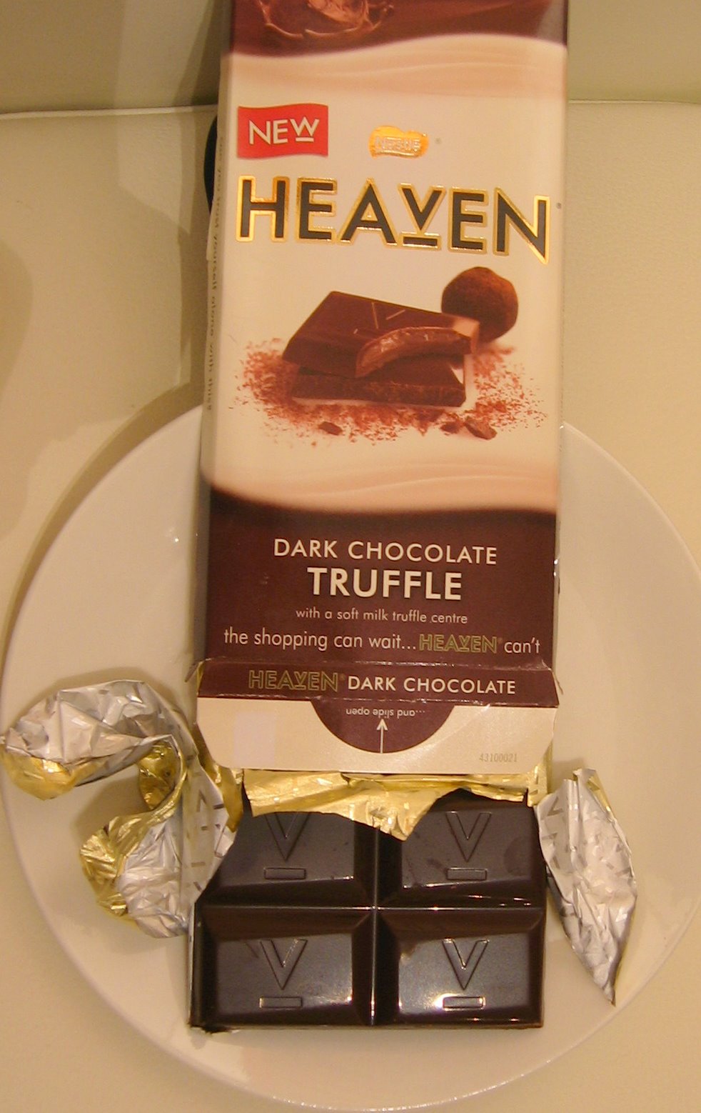 [heaven+dark+choc+truffle+open.jpg]
