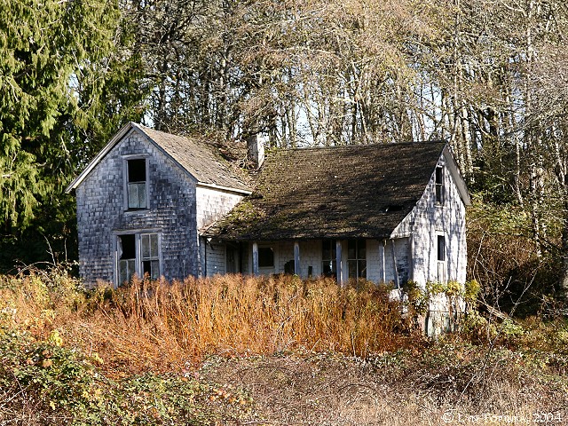[old_house_on_road_to_aldrich_point_2004.jpg]