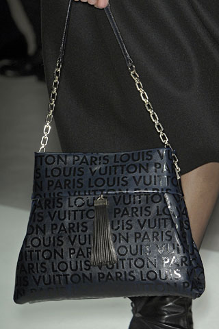 [Louis_Vuitton_close-up_00600m.jpg]