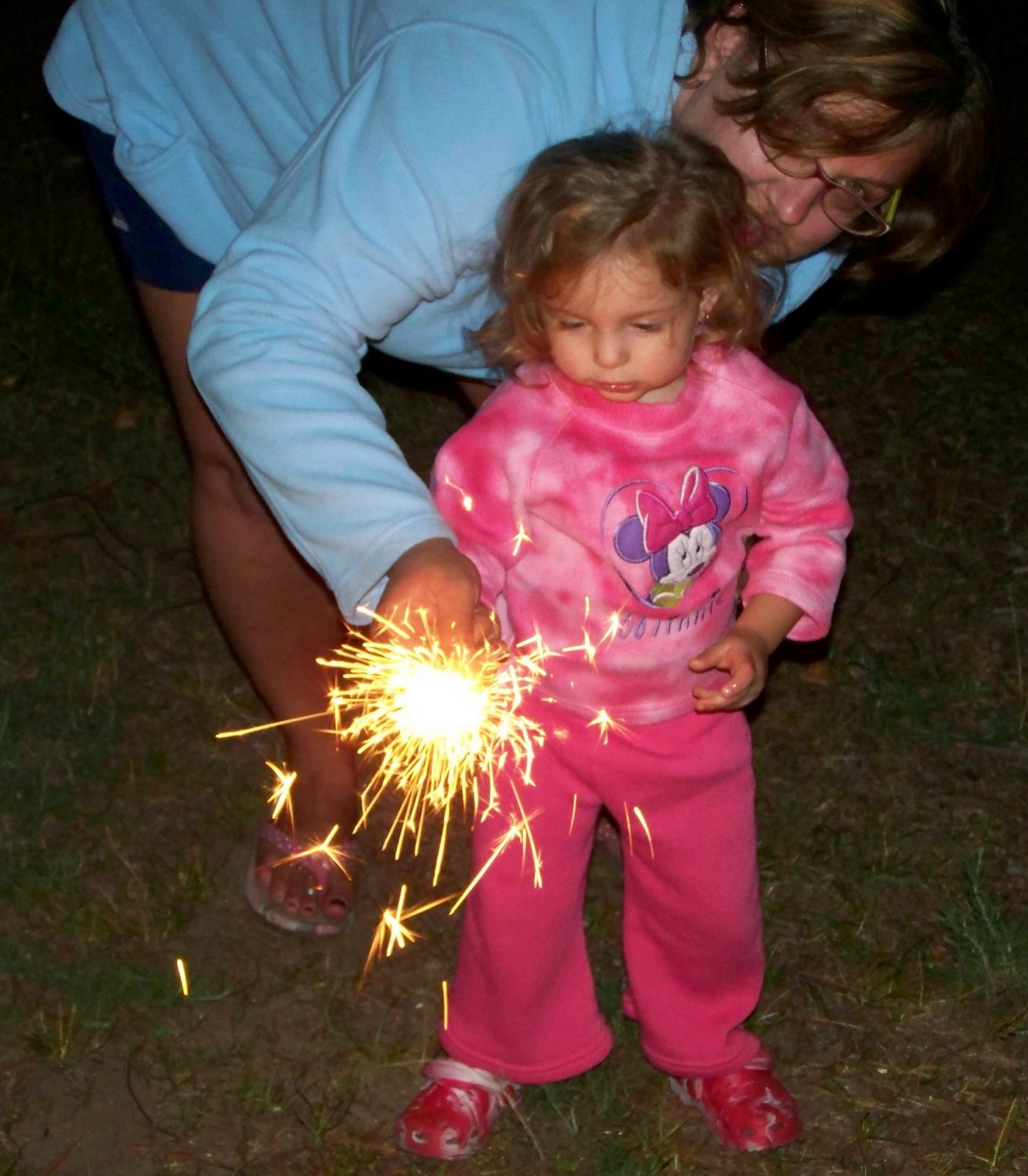 [Lily+with+sparkler.jpg]