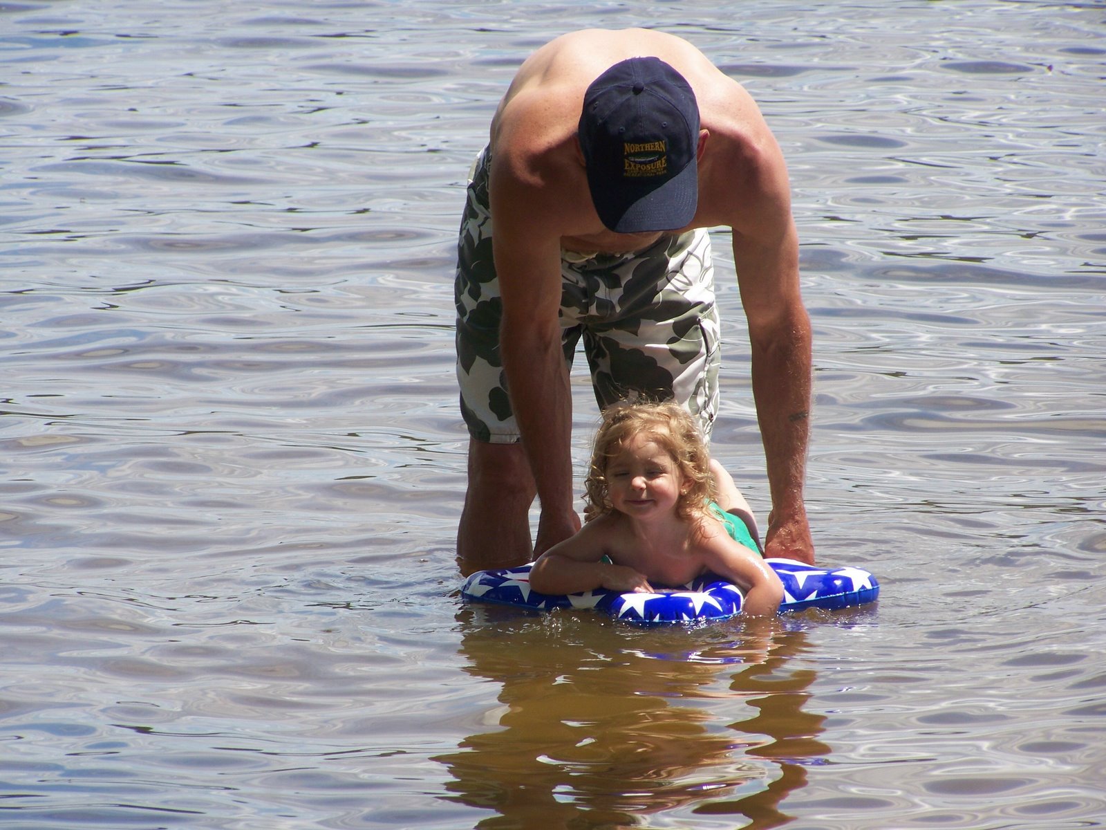 [Lily+and+Papa+in+water.jpg]