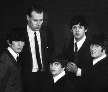 [george+martin+and+the+beatles.jpg]