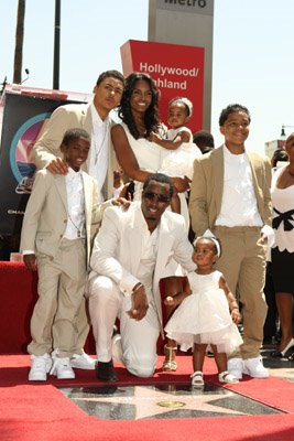 [diddy+and+family+050208.jpg]