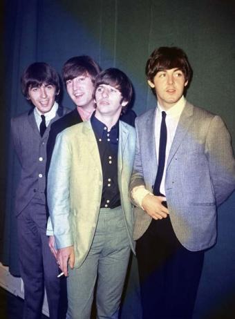 [The_Beatles_foto_1964.jpg]