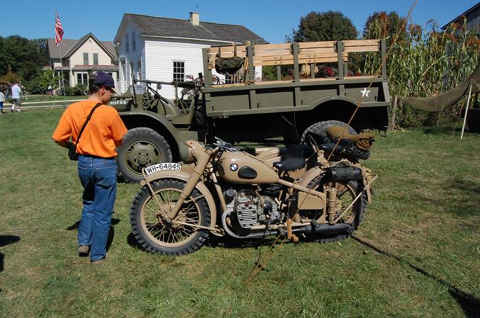 [WWII+motorcycle.JPG]