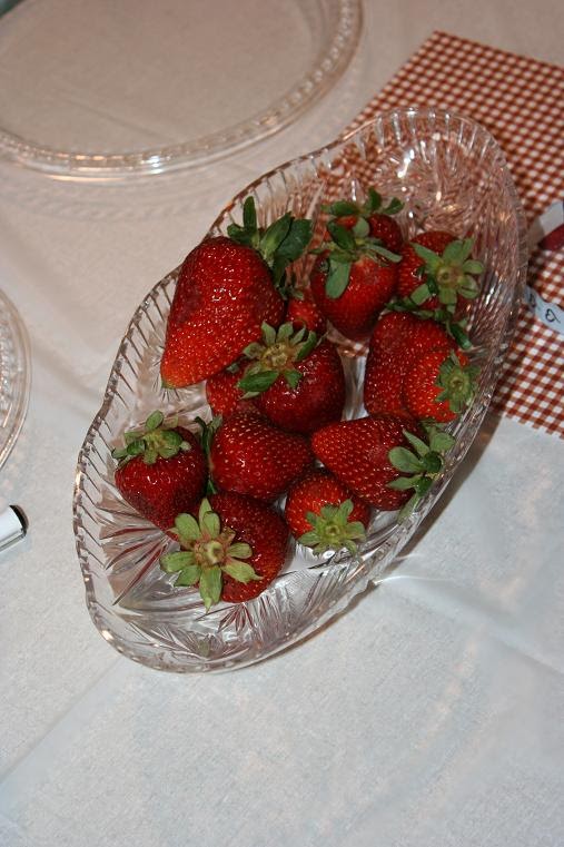 [Lucas+Wed+strawberries.JPG]