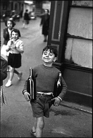 [Rue+Mouffetard,+Henri+Cartier-Bresson-1954.bmp]