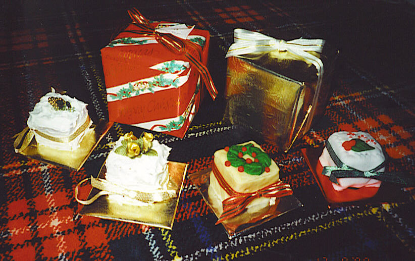 [Christmas+Fruitcakes.jpg]