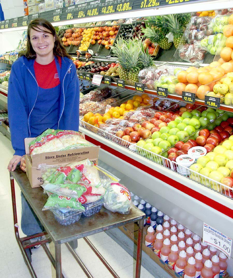 [Rachel+at+grocery+store.jpg]