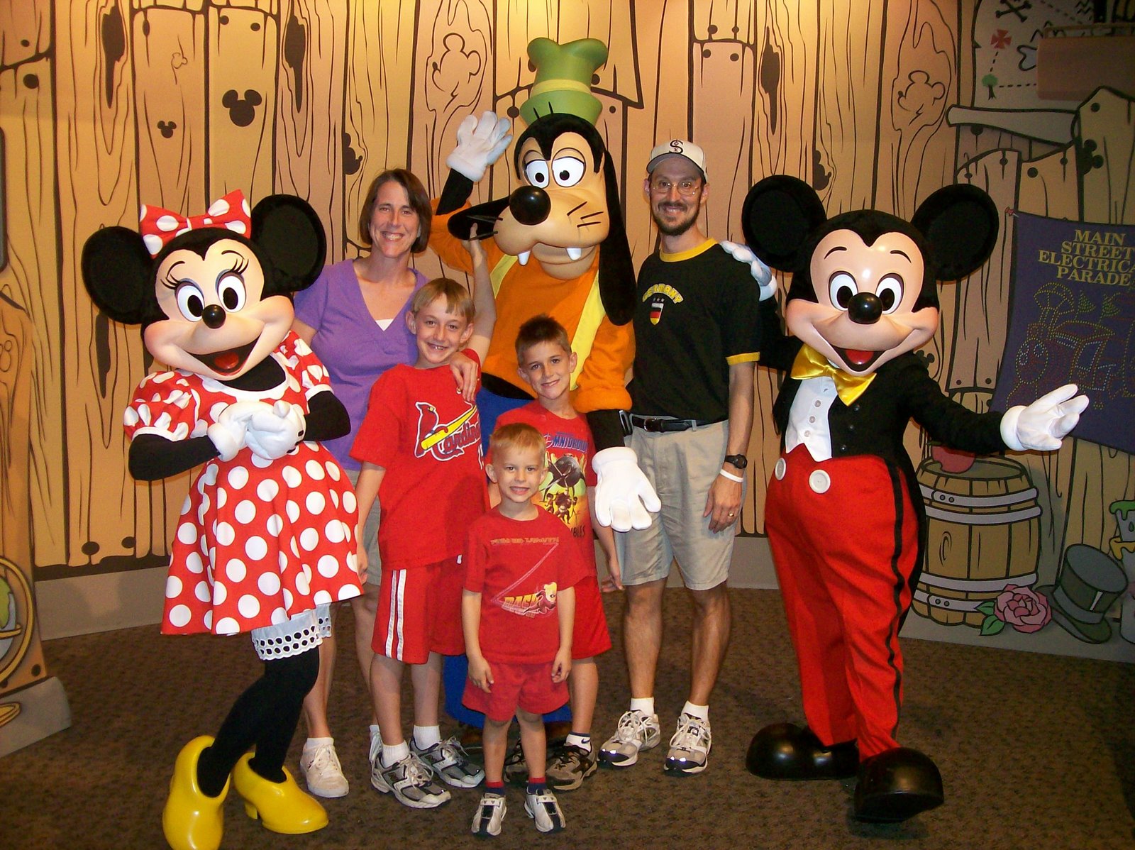 [12+family+portrait+with+Mickey+and+friends.jpg]