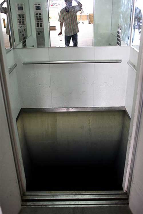 [elevatorfloor02.jpg]