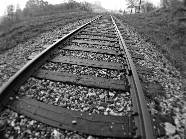 [train+tracks.jpg]