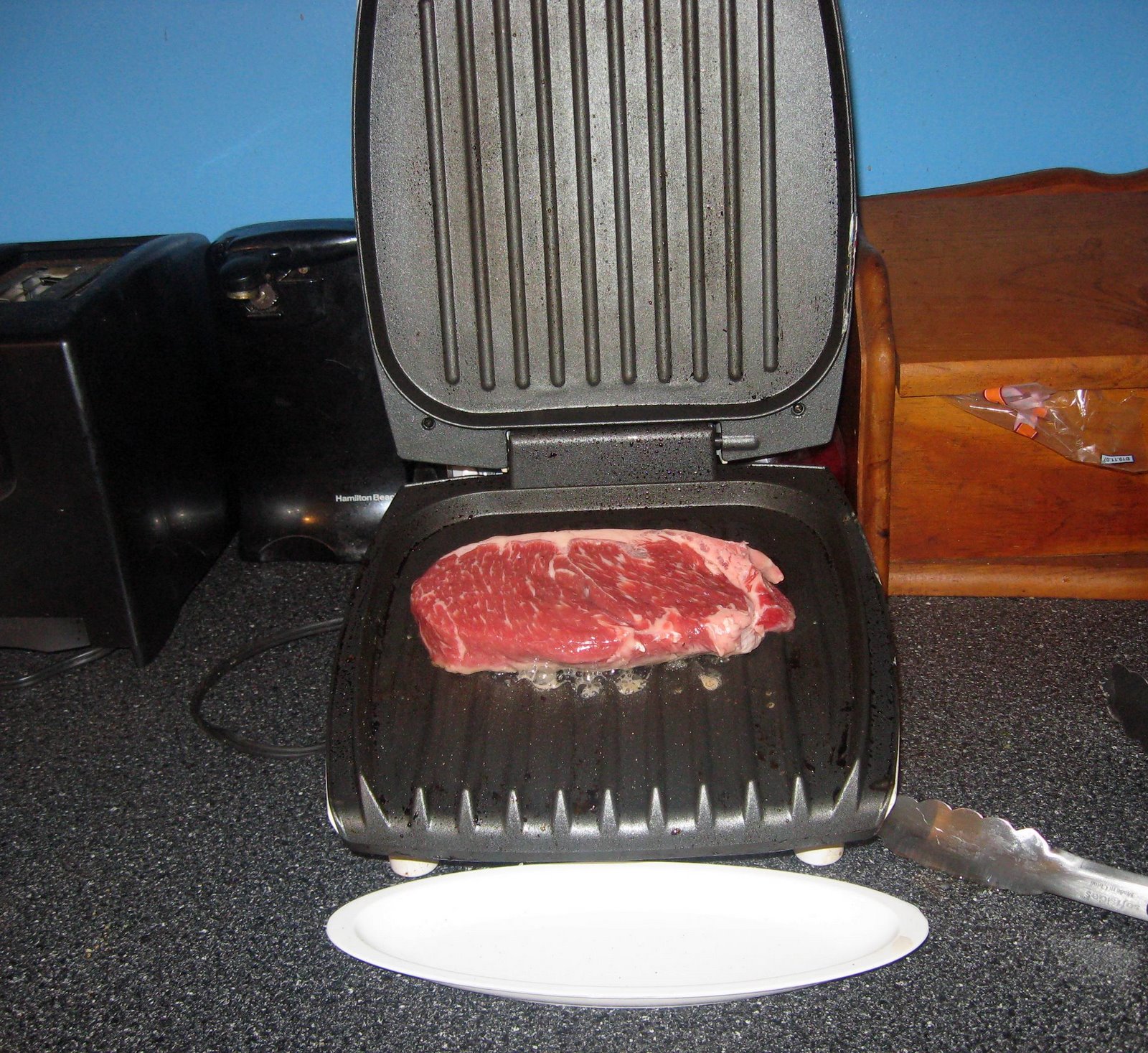 [Grilling+the+Steak.jpg]
