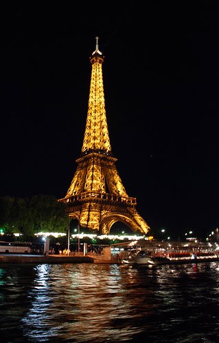 [river-cruise-paris-france.jpg]
