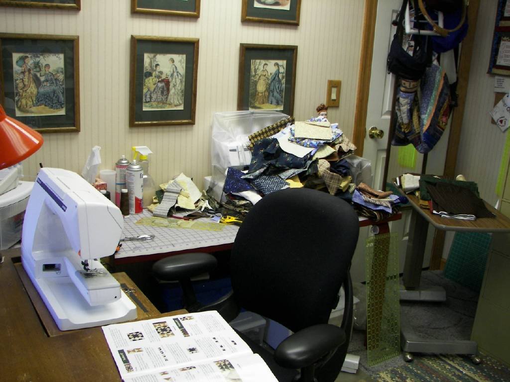 [my+sewing+room+mess.bmp]