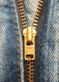 [200px-Jeans_zipper_closeup.jpg]