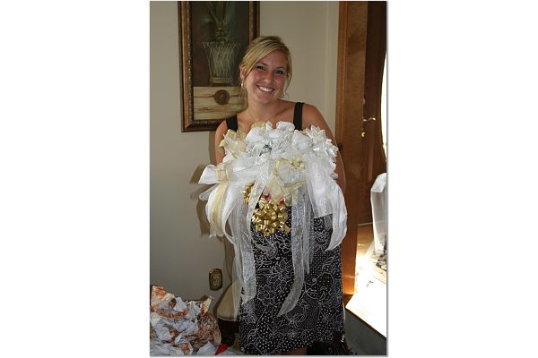 [ashley+and+her+bouquet.jpg]