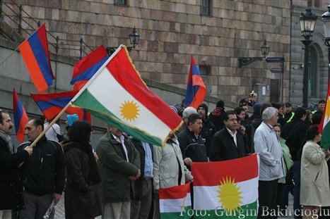 [Armeniska+och+kurdiska+flaggor+(1).jpg]
