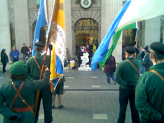 [Republicans+at+Dublin's+GPO+,+Easter+Monday+,+March+24+,+2008+..jpg]