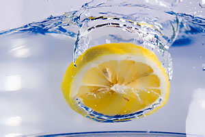 [lemonfallinginwater-image1225734.jpg]