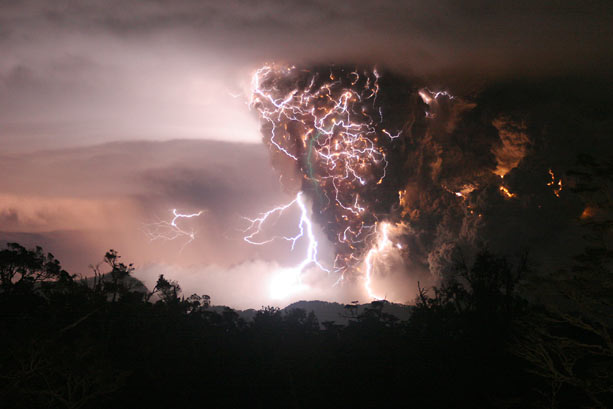 [chaiten_volcano_lightning.jpg]