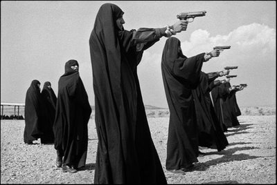 [Mujeres+Iran%ADes+1986+Jean+Gaumy.jpg]