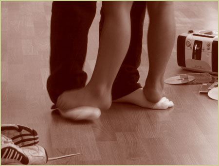[px_dancing_couple_feet.jpg]