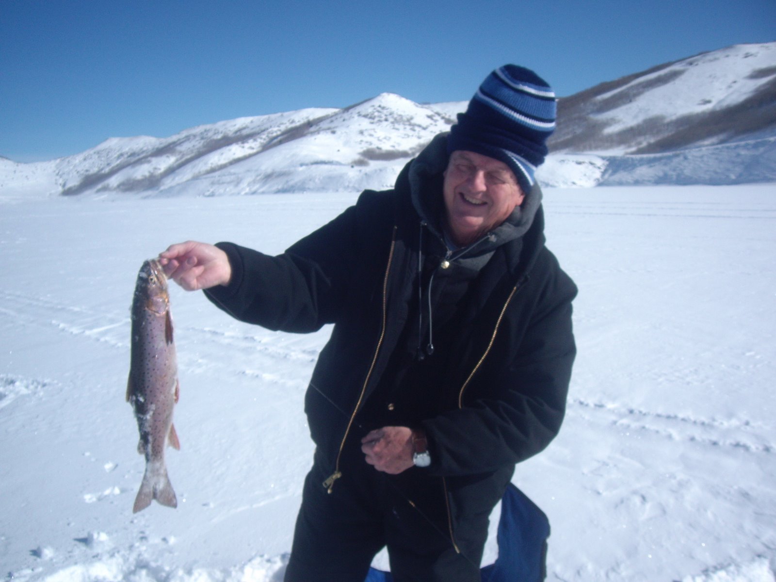 [1-26-08+ice+fishing+015.jpg]