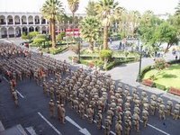 [Parada_militar_en_Plaza_de_Armas.JPG]