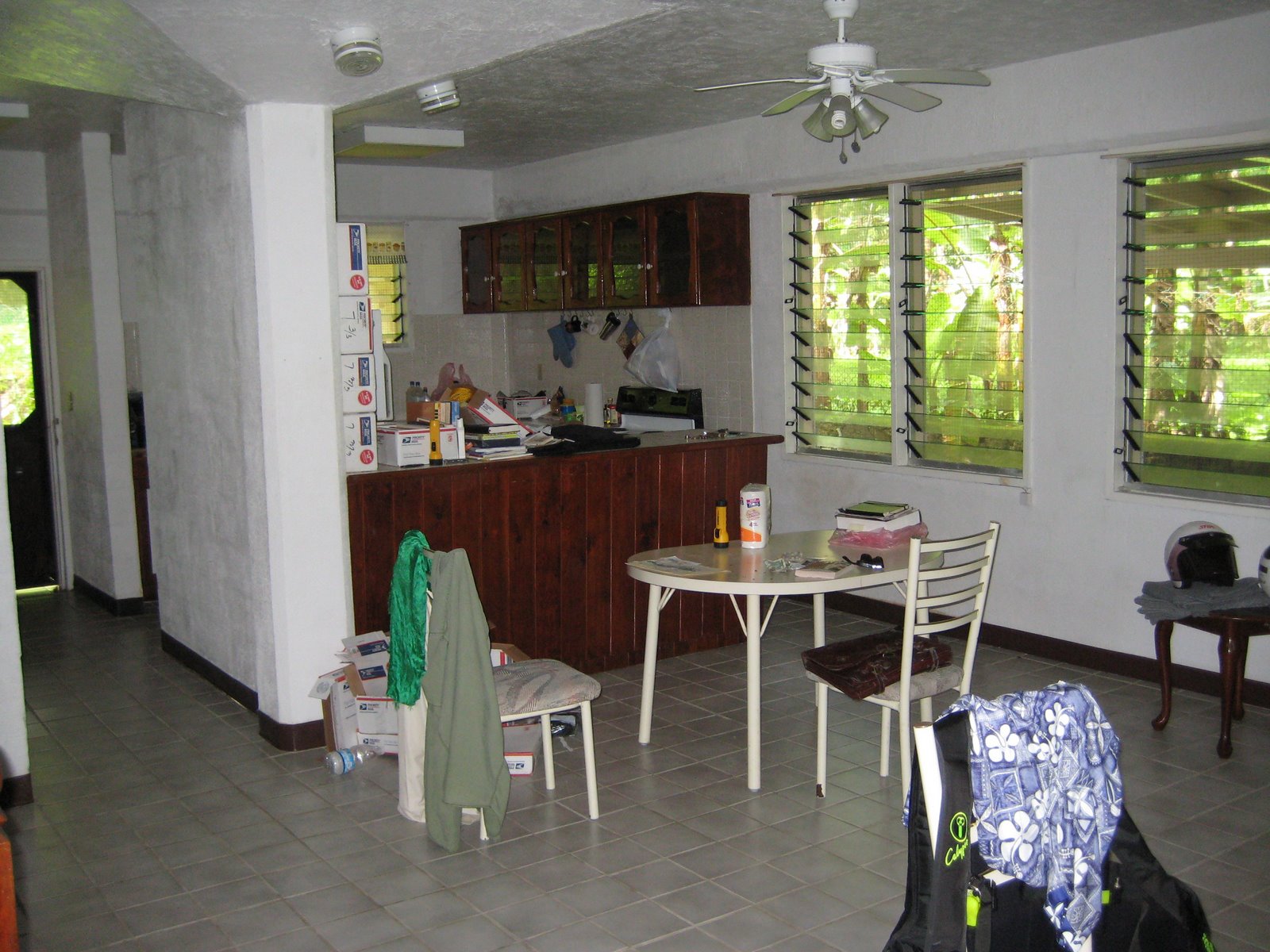 [kitchen+and+living+room.jpg]