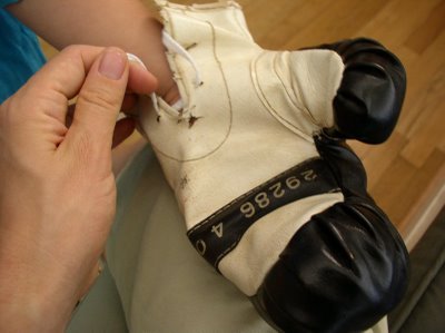 [i+laced+his+gloves.jpg]