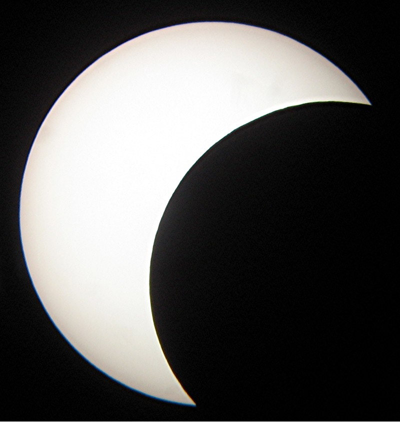 [Eclipse+Sol+03-10-05_08,36tu.jpg]