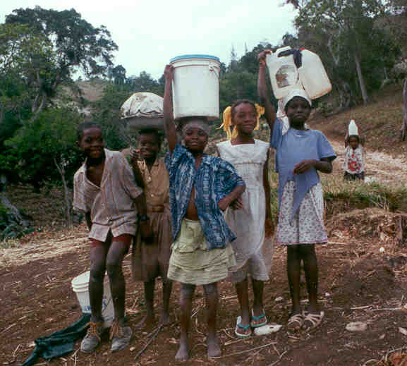 [Haiti-Children_Collecting_Water.jpg]
