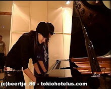 Bill y Tom tocando el piano, si esk saben hacer de todo!!!!!!