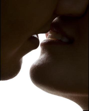 [kissingclose.jpg]
