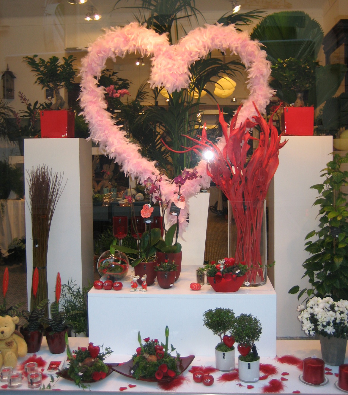 [0802+Hasselt+valentine+floral+display.jpg]