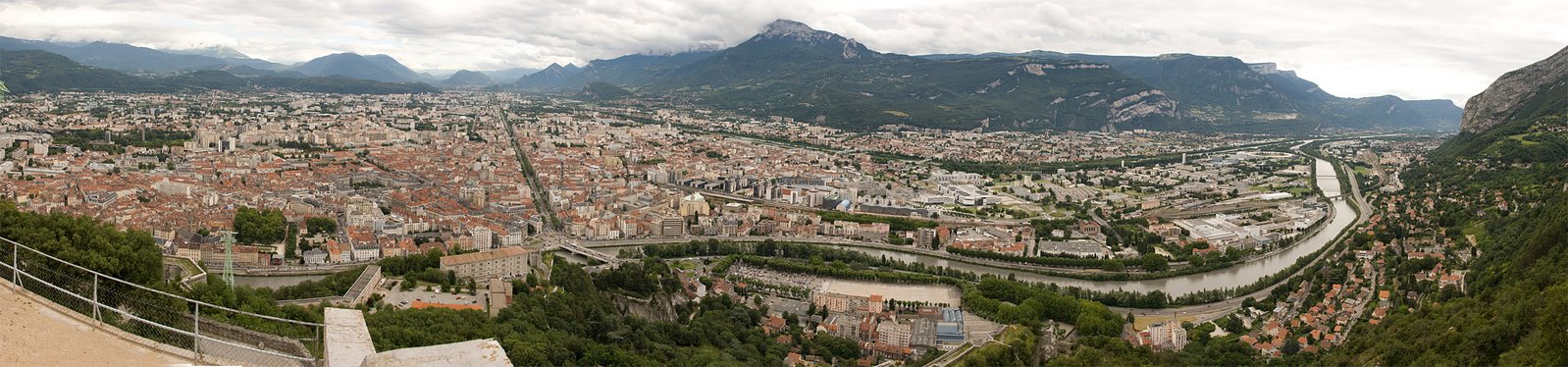 [Grenoble_wide_panorama]