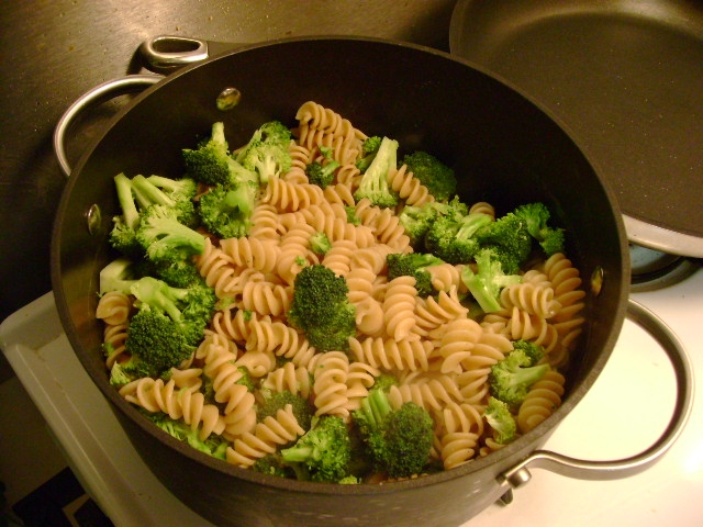 [pasta+and+veggies.JPG]