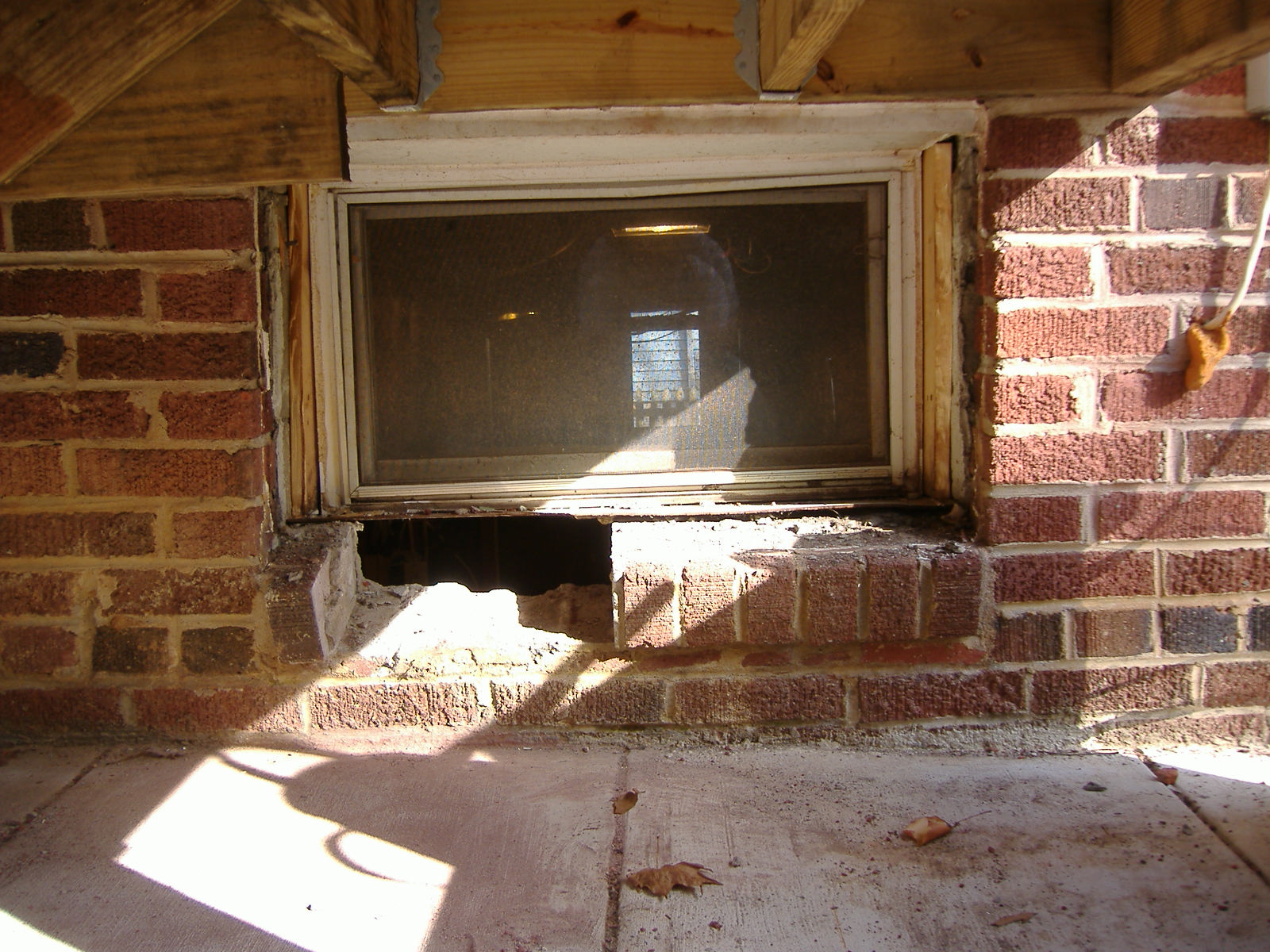 [basement+window+at+Dewey+St+006.jpg]