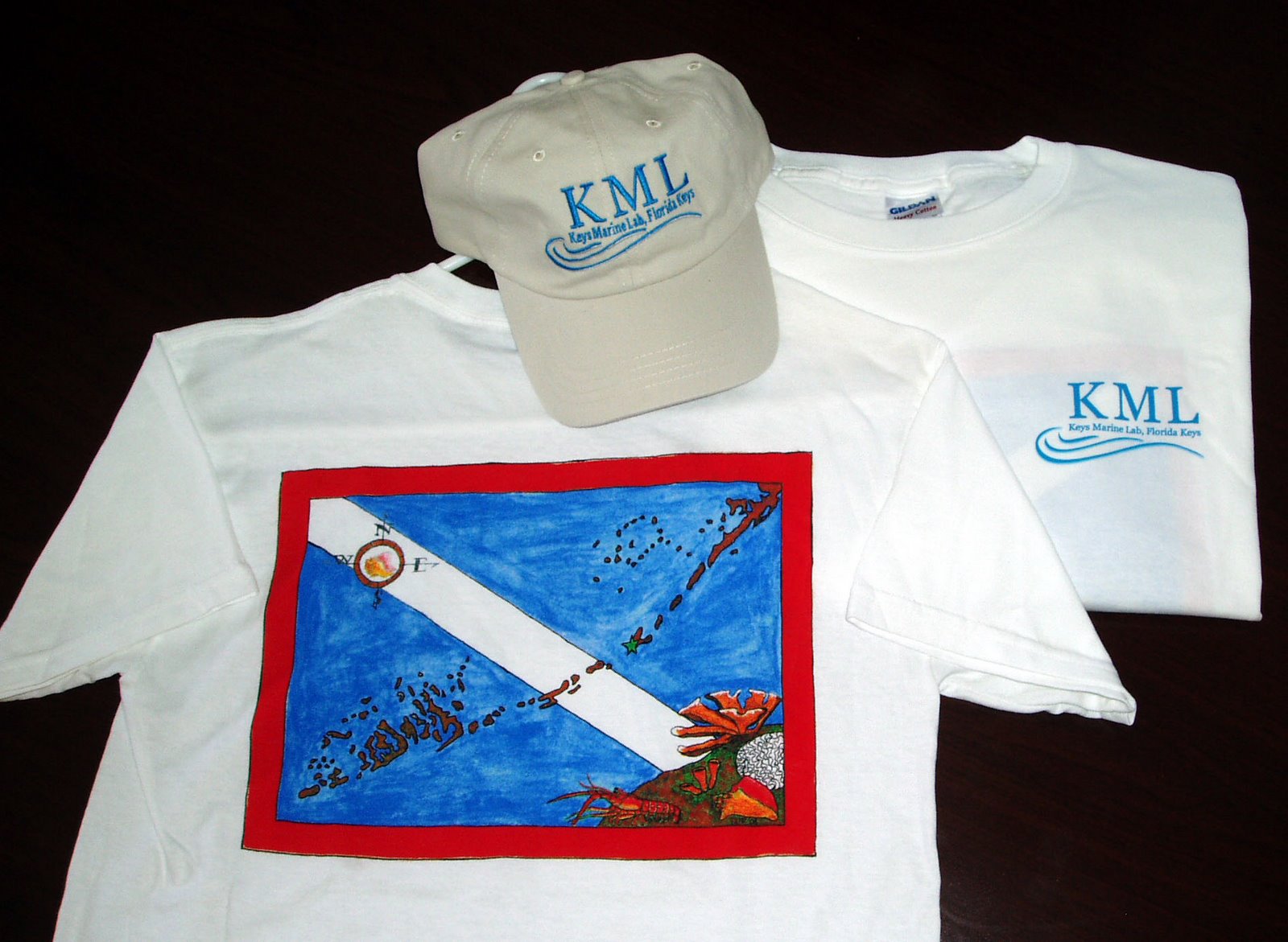 [KML+shirt+&+hat.JPG]