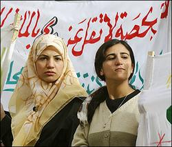 [IRAQI+WOMEN+DEMONSTRATE+-+new+family+law.jpg]