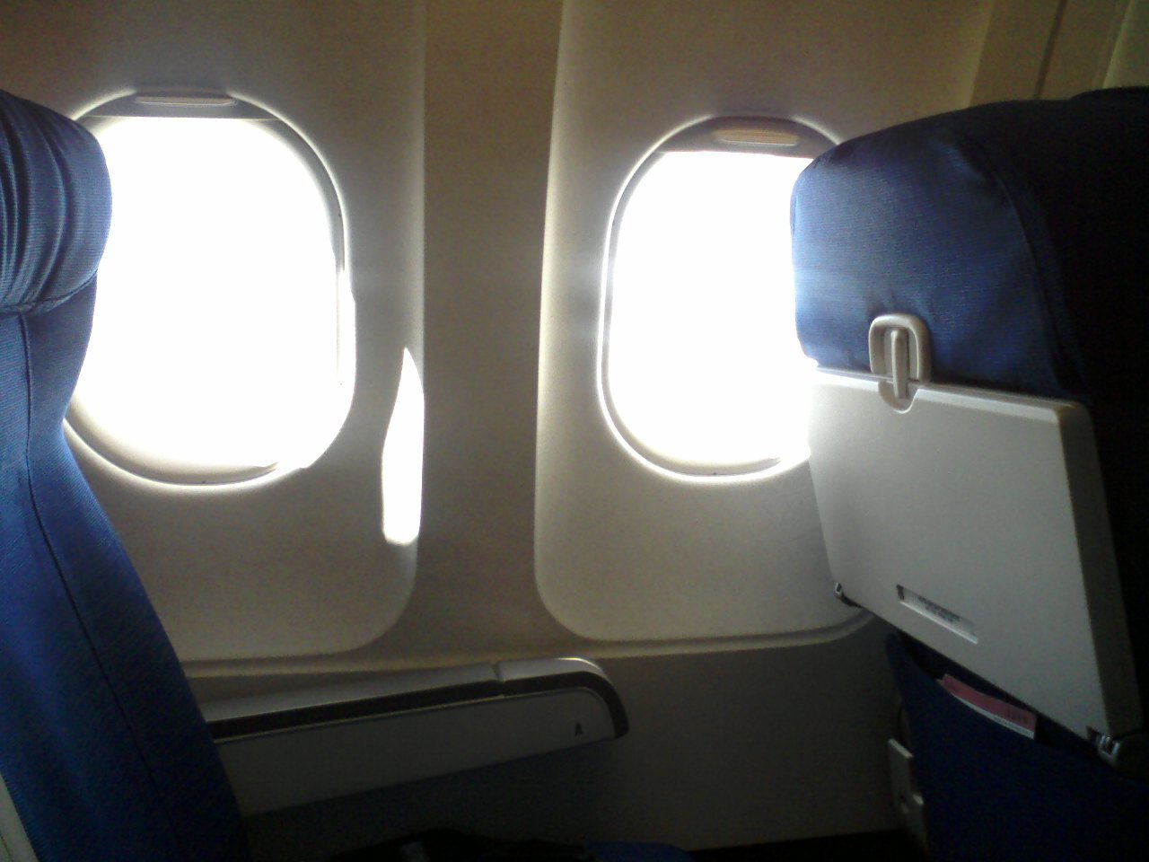 [open+airplane+row.bmp]