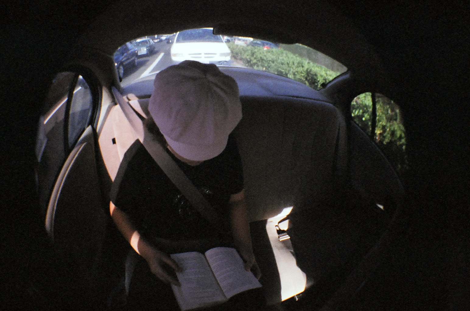 [Kinsey+reading+in+car.jpg]