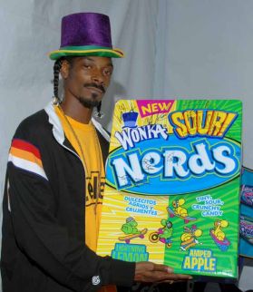 [snoop_dogg_and_sour_nerds.jpg]