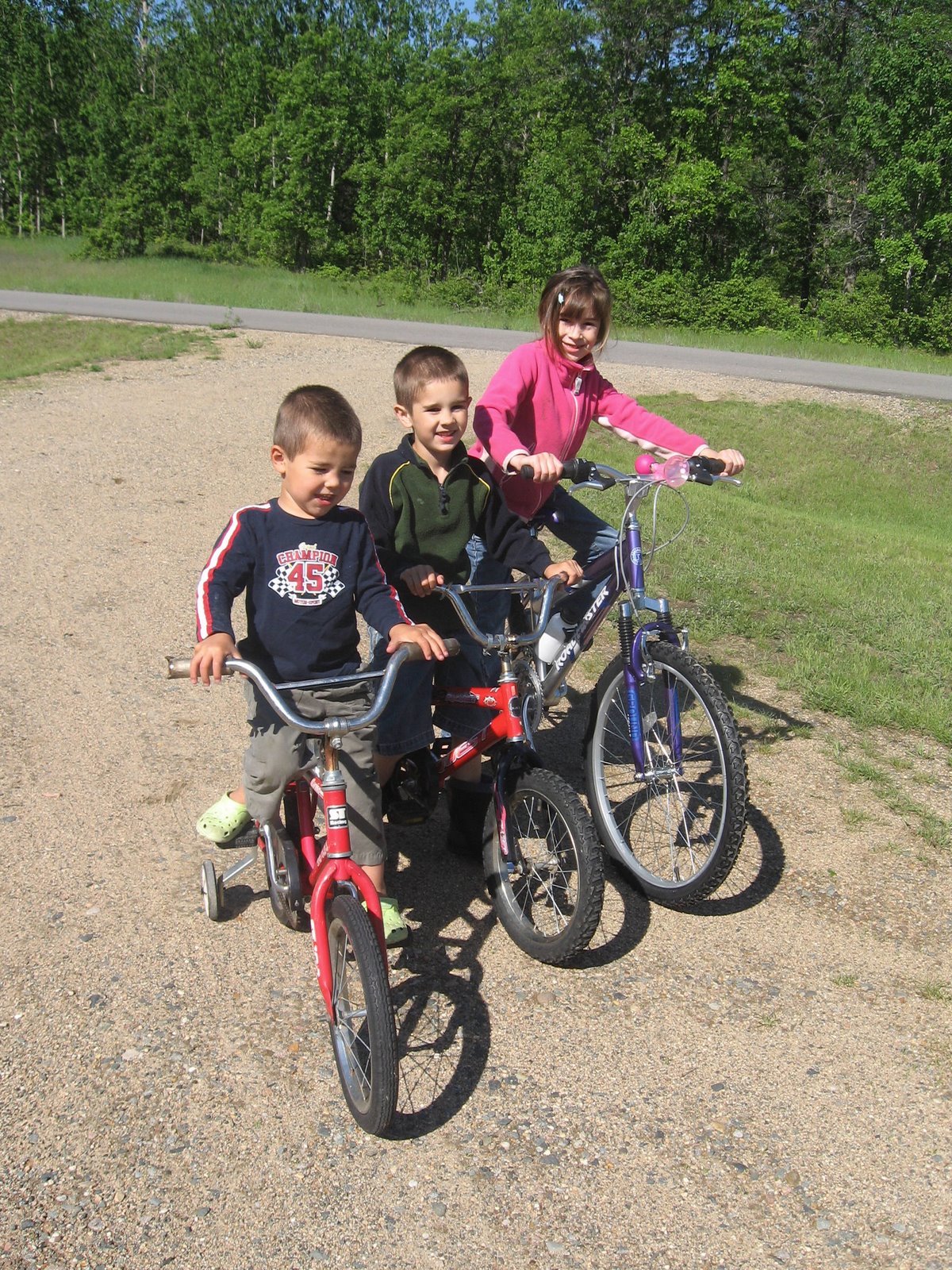 [Kids+and+bikes.JPG]