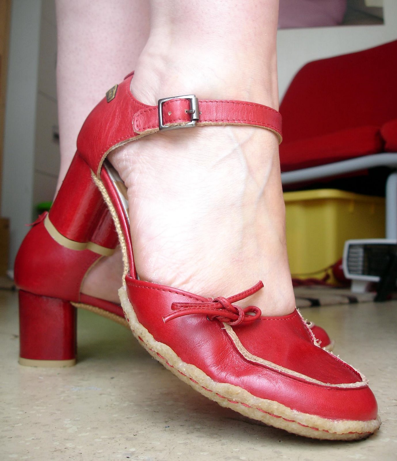 [red+shoe2.jpg]